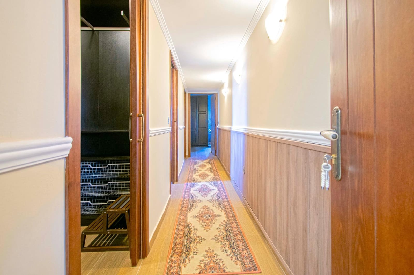 5 bedroom Villa for sale in Utrera with pool - € 238,000 (Ref: 8396645)