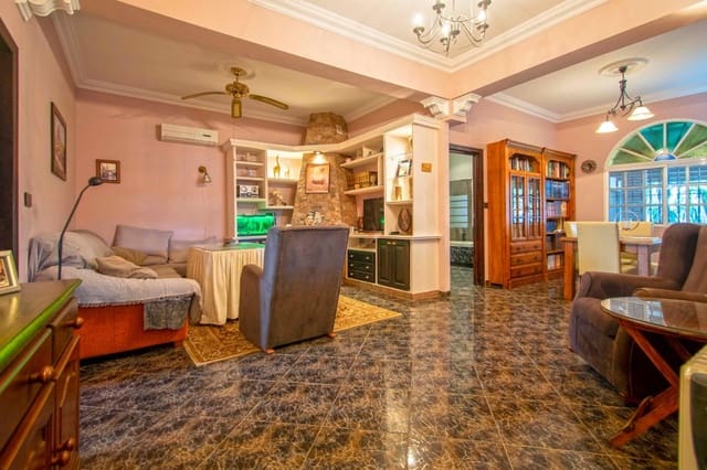 5 chambre Villa/Maison à vendre à Utrera avec piscine - 238 000 € (Ref: 8396645)