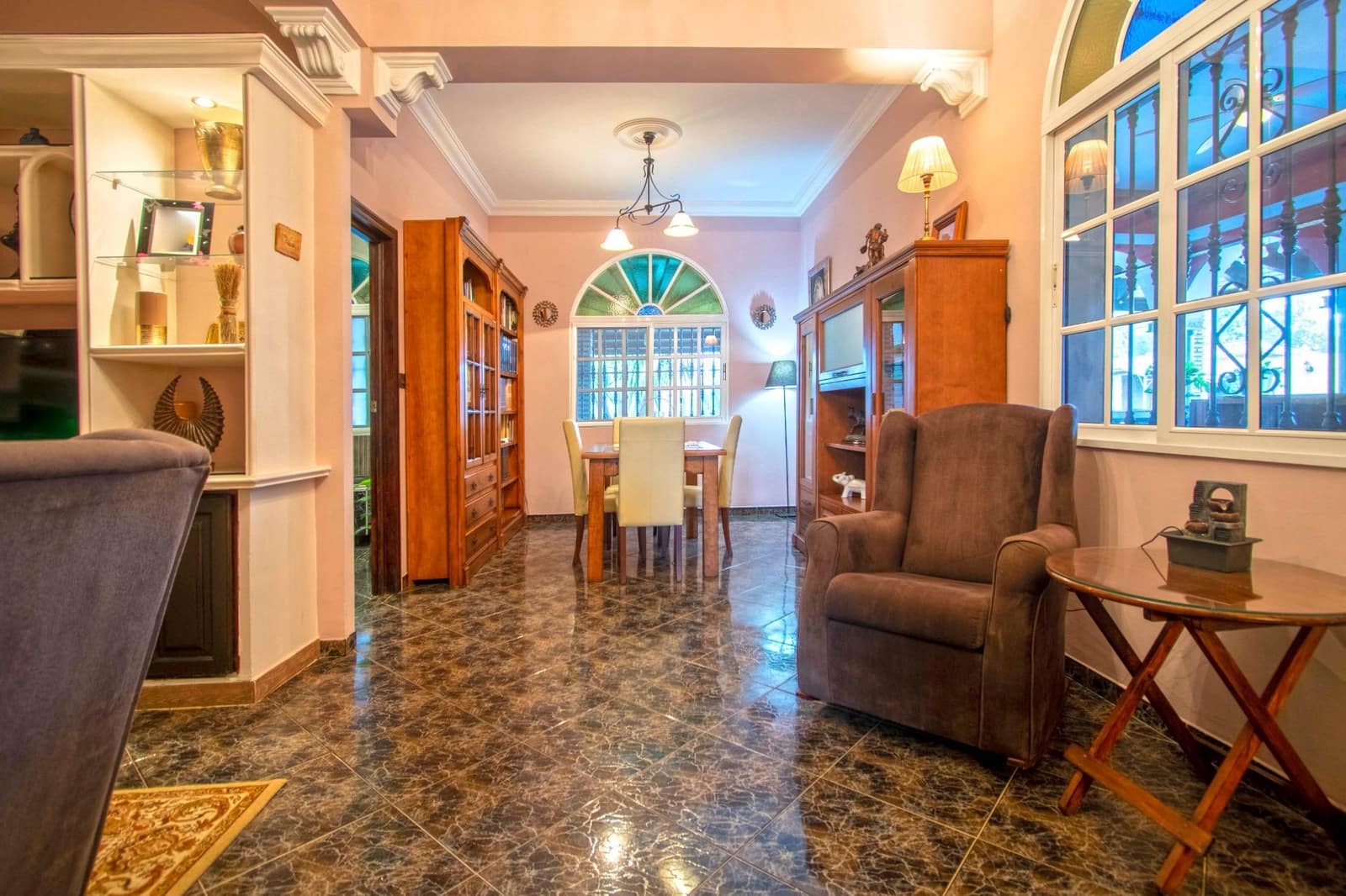 5 bedroom Villa for sale in Utrera with pool - € 238,000 (Ref: 8396645)