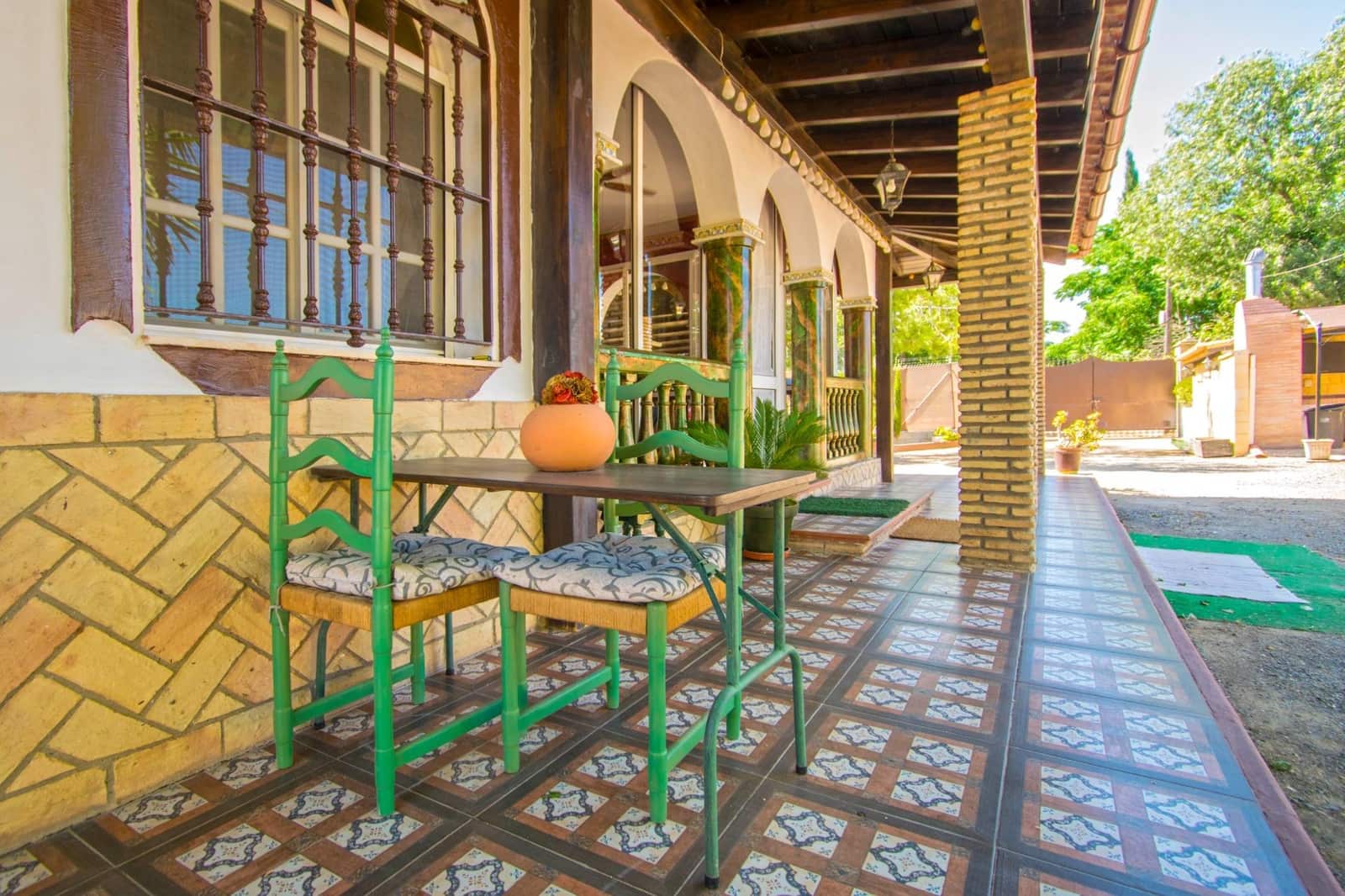 5 bedroom Villa for sale in Utrera with pool - € 238,000 (Ref: 8396645)