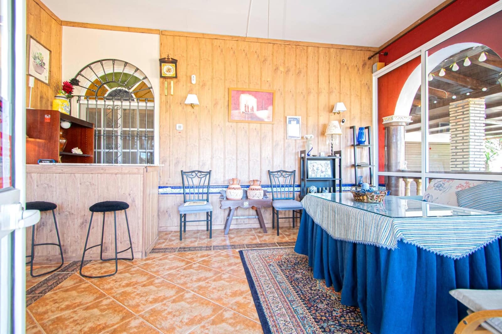 5 bedroom Villa for sale in Utrera with pool - € 238,000 (Ref: 8396645)