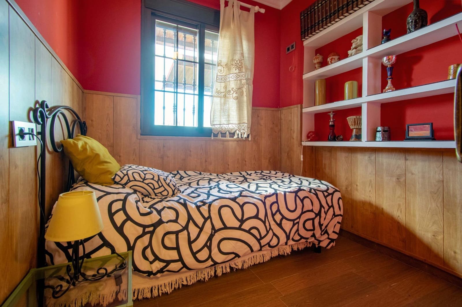 5 bedroom Villa for sale in Utrera with pool - € 238,000 (Ref: 8396645)