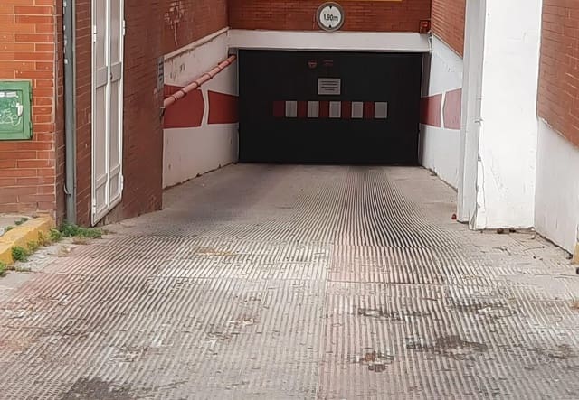 Garage for sale in Seville city - € 18,900 (Ref: 8405217)