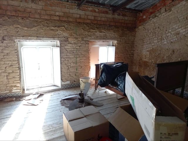 5 soverom Hus til salgs i Salteras med garasje - € 239 000 (Ref: 8439040)