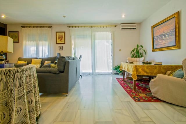 5 chambre Villa/Maison à vendre à Palomares del Río avec piscine - 379 000 € (Ref: 8467857)