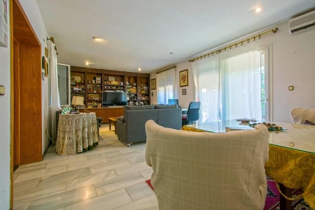 5 chambre Villa/Maison à vendre à Palomares del Río avec piscine - 379 000 € (Ref: 8467857)