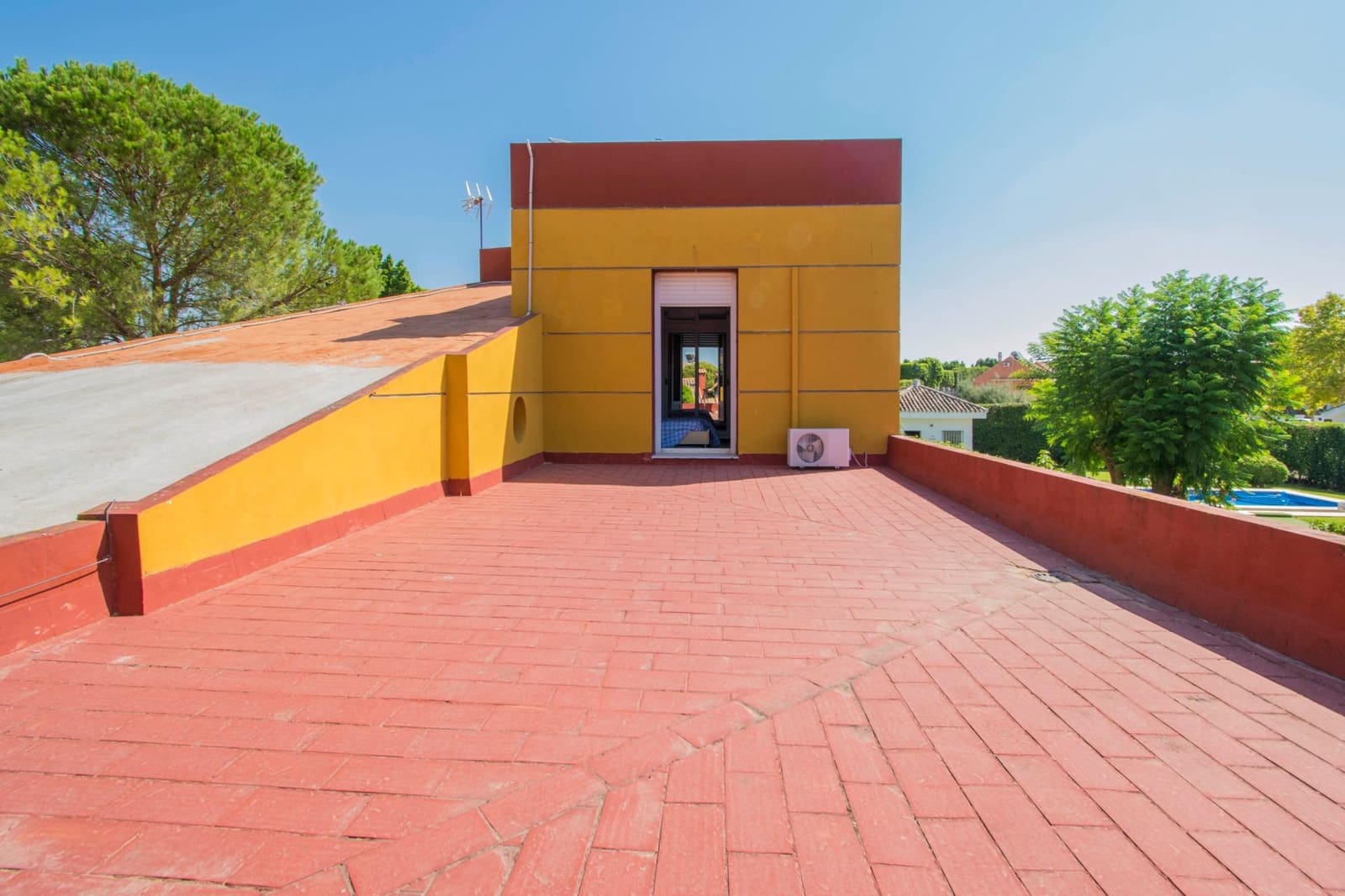 5 chambre Villa/Maison à vendre à Palomares del Rio avec piscine - 379 000 € (Ref: 8467857)