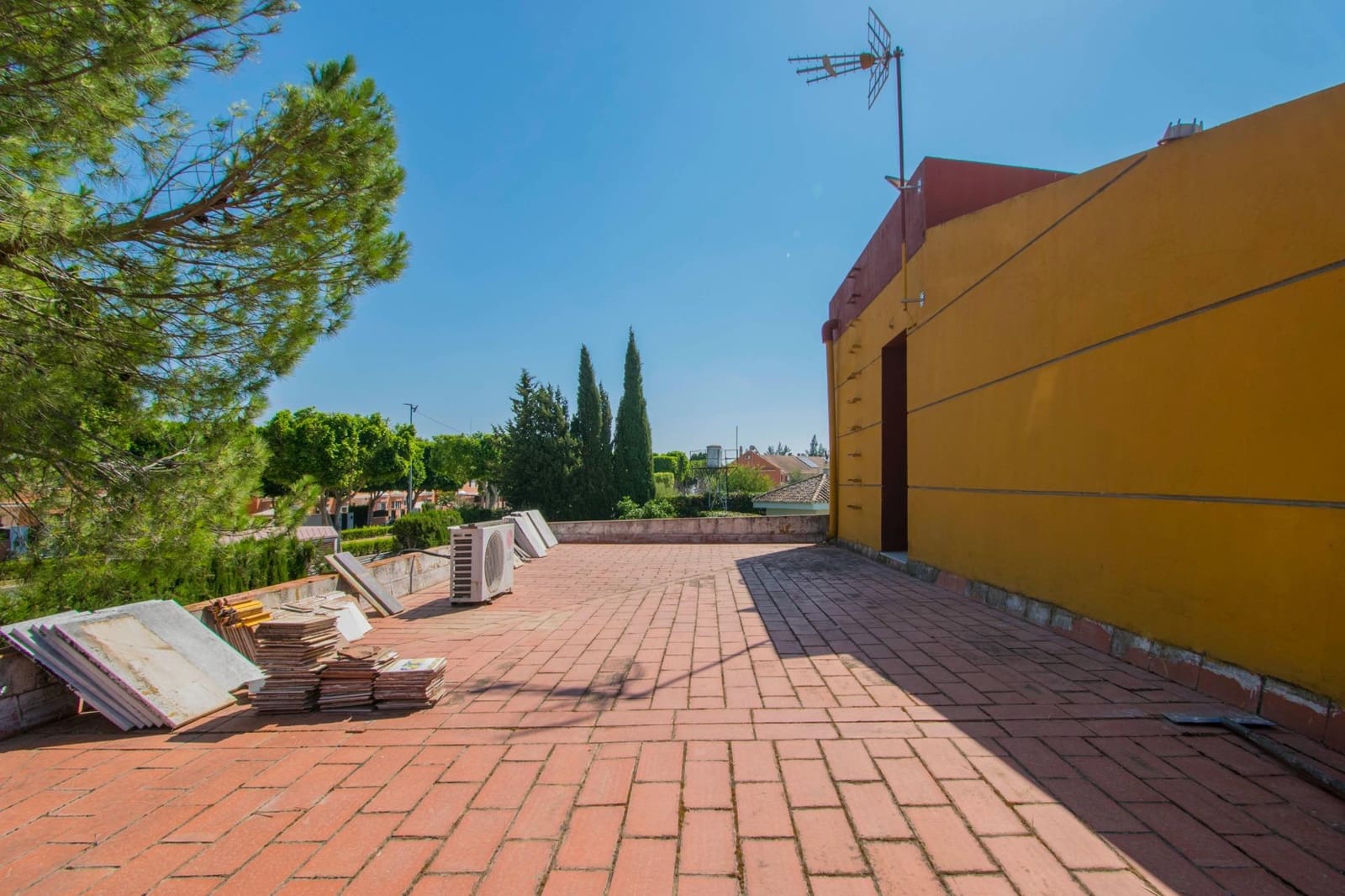 5 chambre Villa/Maison à vendre à Palomares del Rio avec piscine - 379 000 € (Ref: 8467857)