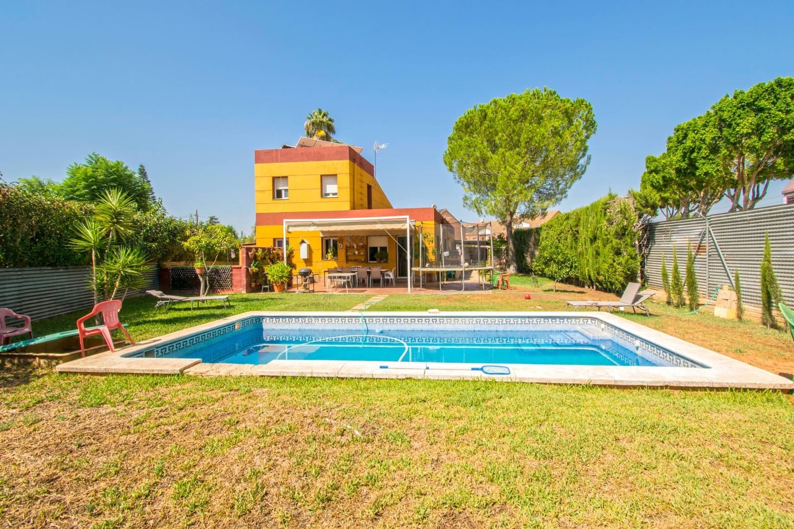 5 chambre Villa/Maison à vendre à Palomares del Rio avec piscine - 379 000 € (Ref: 8467857)