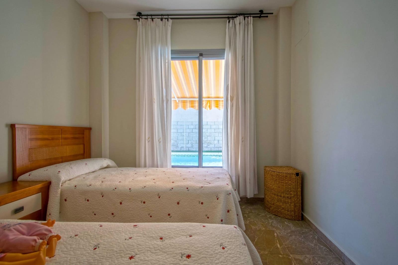 4 sypialnia Willa na sprzedaż w Espartinas z basenem garażem - 412 000 € (Ref: 8477911)