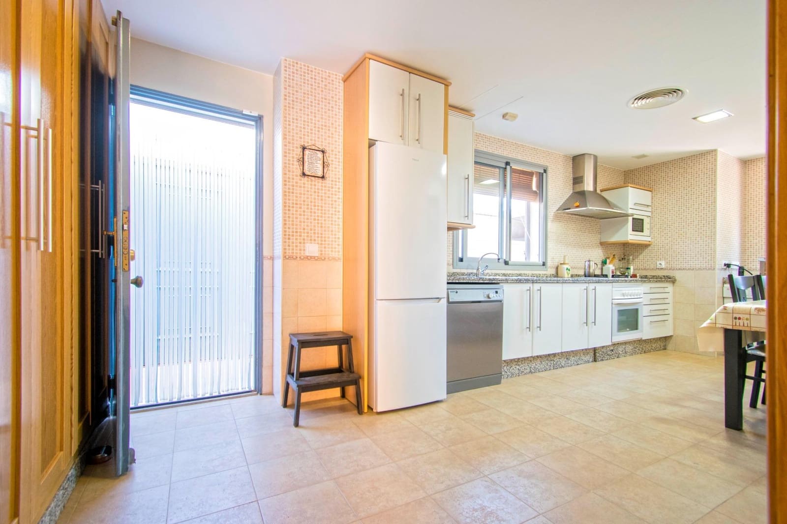 4 sypialnia Willa na sprzedaż w Espartinas z basenem garażem - 412 000 € (Ref: 8477911)