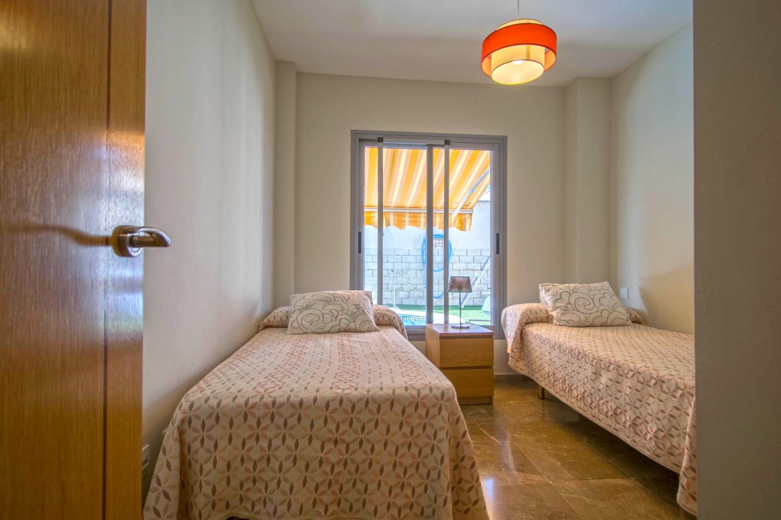 4 sypialnia Willa na sprzedaż w Espartinas z basenem garażem - 412 000 € (Ref: 8477911)