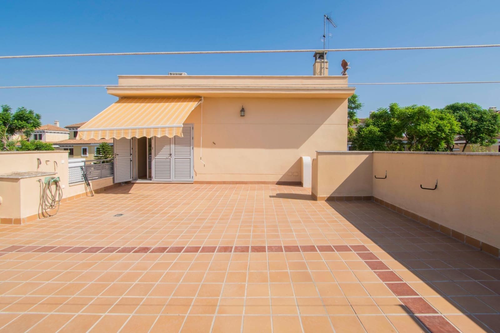 4 sypialnia Willa na sprzedaż w Espartinas z basenem garażem - 412 000 € (Ref: 8477911)