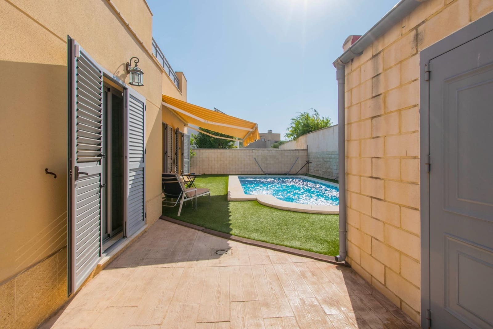 4 sypialnia Willa na sprzedaż w Espartinas z basenem garażem - 412 000 € (Ref: 8477911)