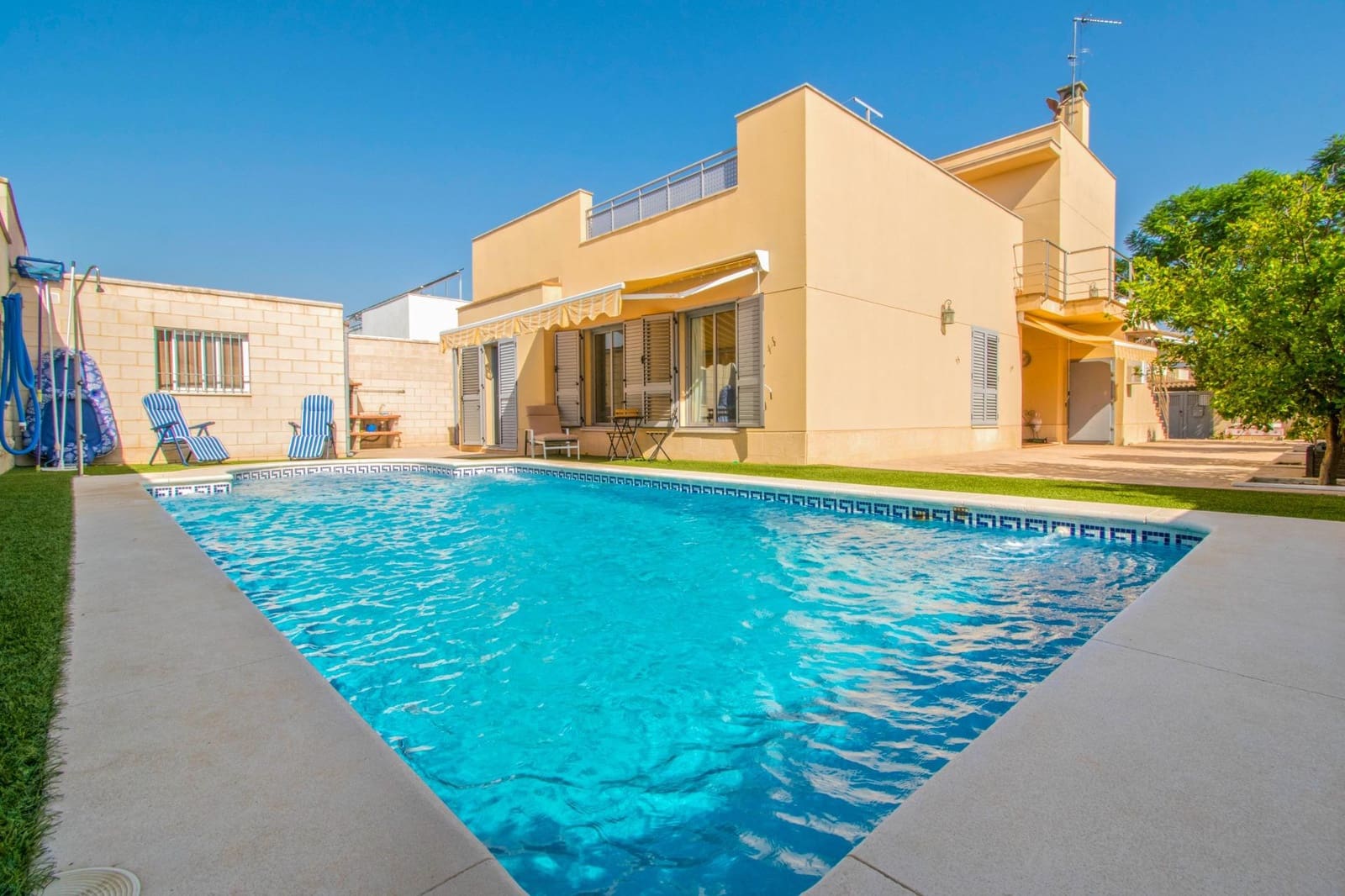 4 sypialnia Willa na sprzedaż w Espartinas z basenem garażem - 412 000 € (Ref: 8477911)