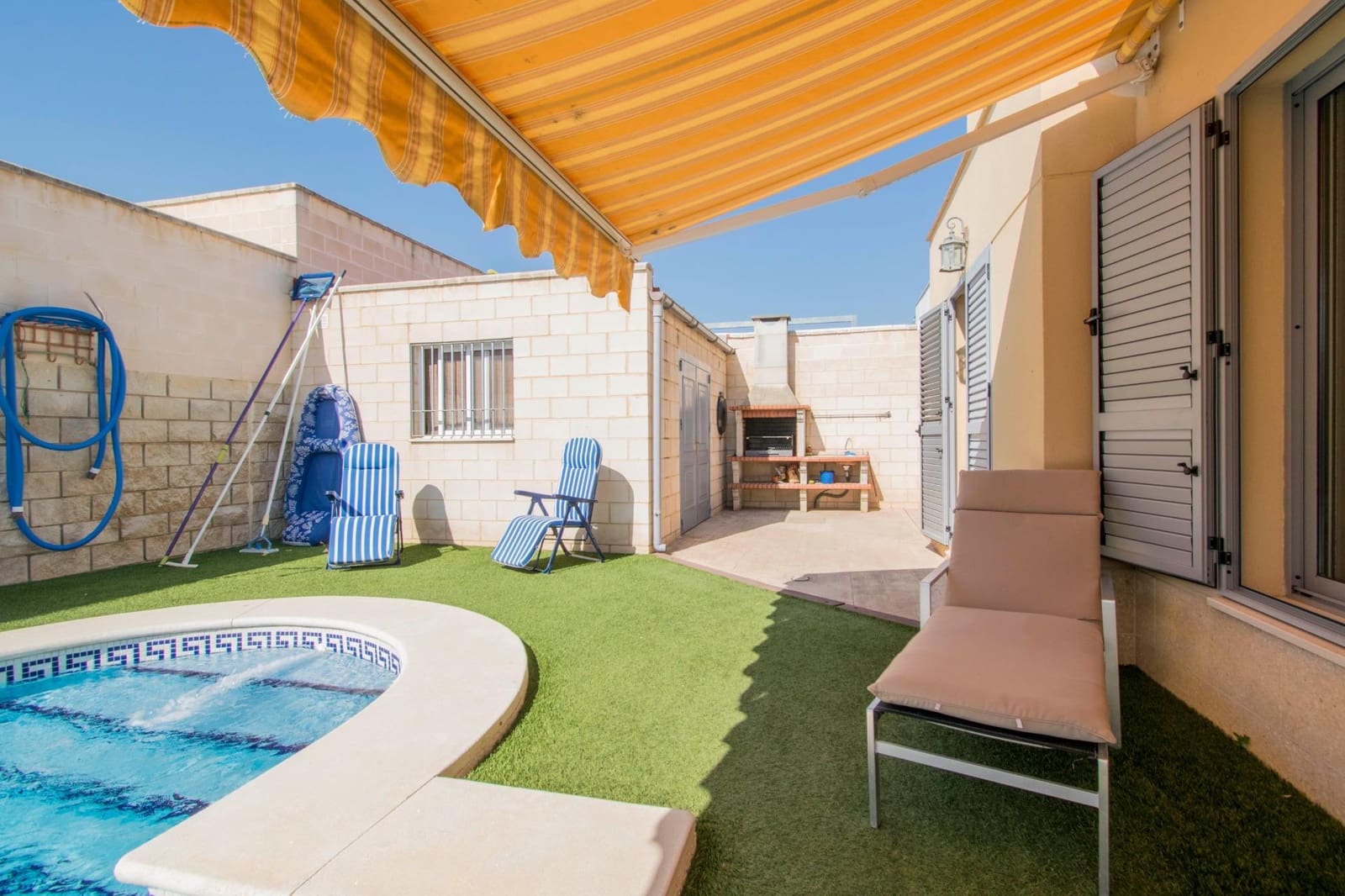 4 sypialnia Willa na sprzedaż w Espartinas z basenem garażem - 412 000 € (Ref: 8477911)