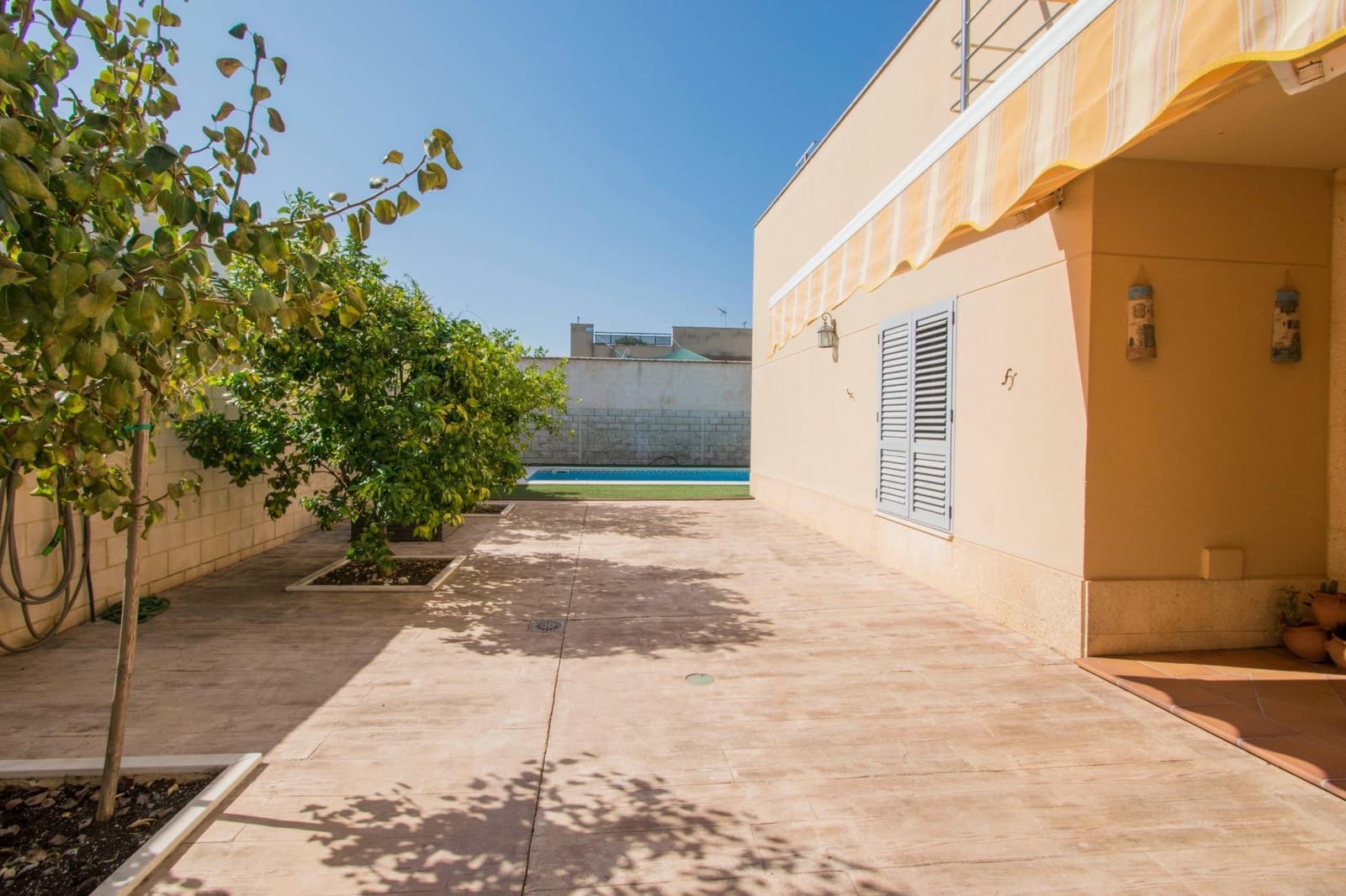 4 sypialnia Willa na sprzedaż w Espartinas z basenem garażem - 412 000 € (Ref: 8477911)