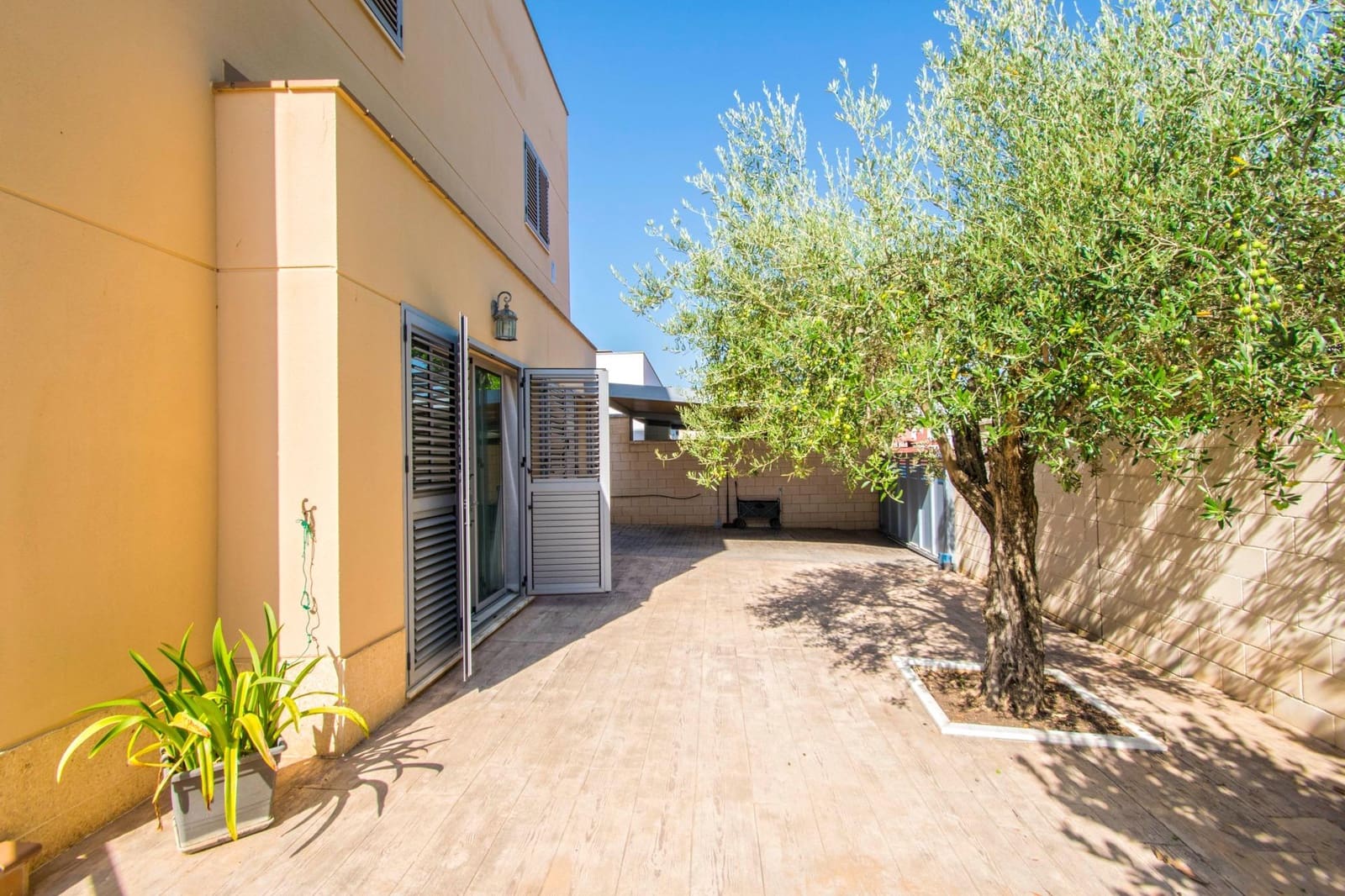 4 sypialnia Willa na sprzedaż w Espartinas z basenem garażem - 412 000 € (Ref: 8477911)