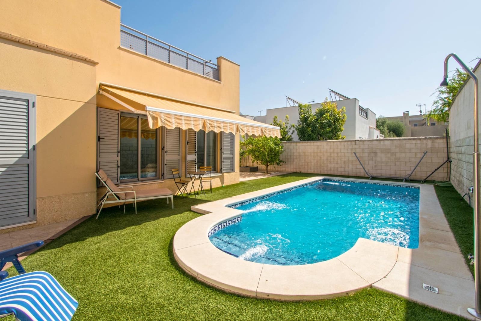 4 sypialnia Willa na sprzedaż w Espartinas z basenem garażem - 412 000 € (Ref: 8477911)