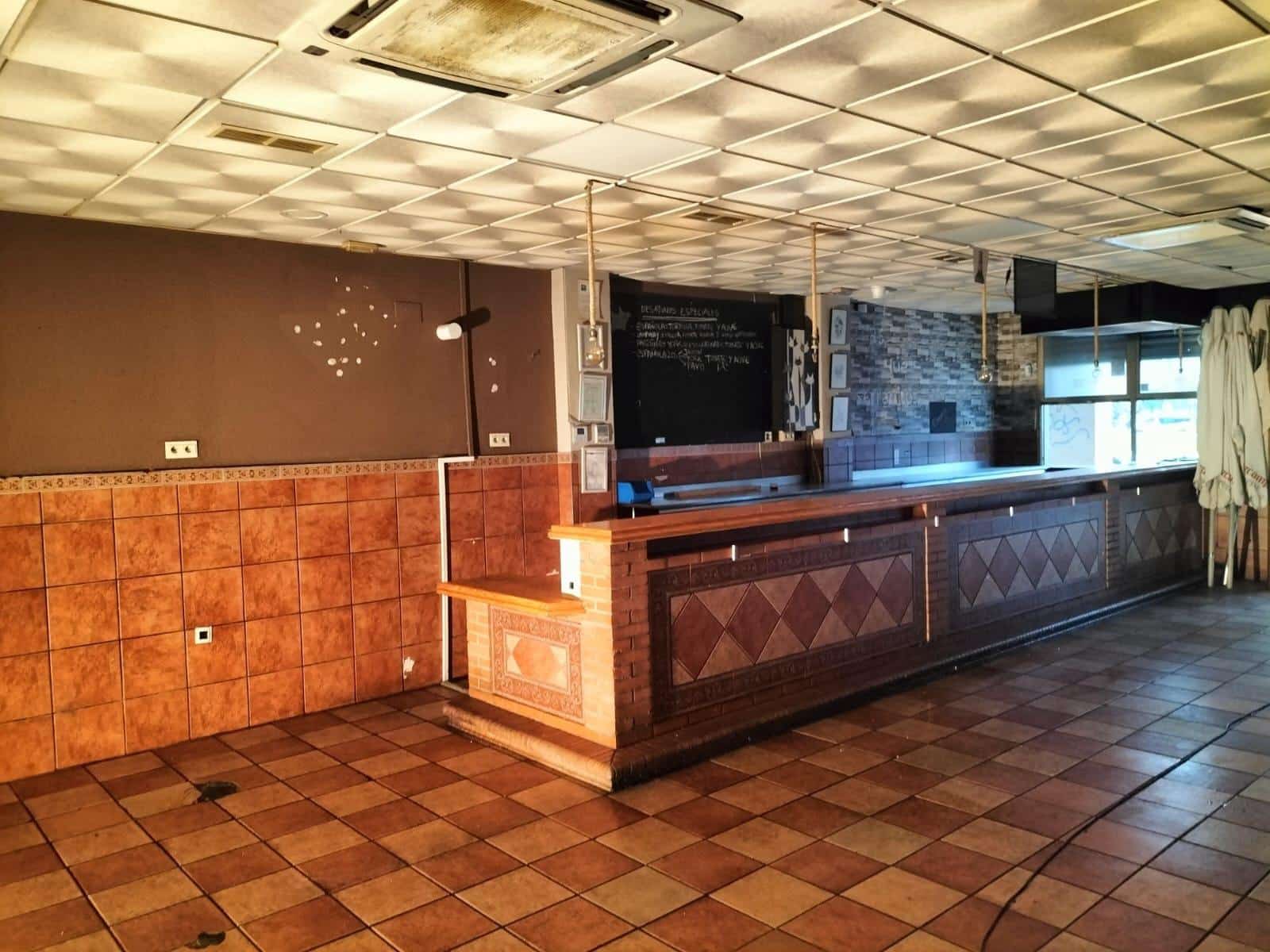 Erhverv til salg i Sevilla by - € 300.000 (Ref: 8576905)