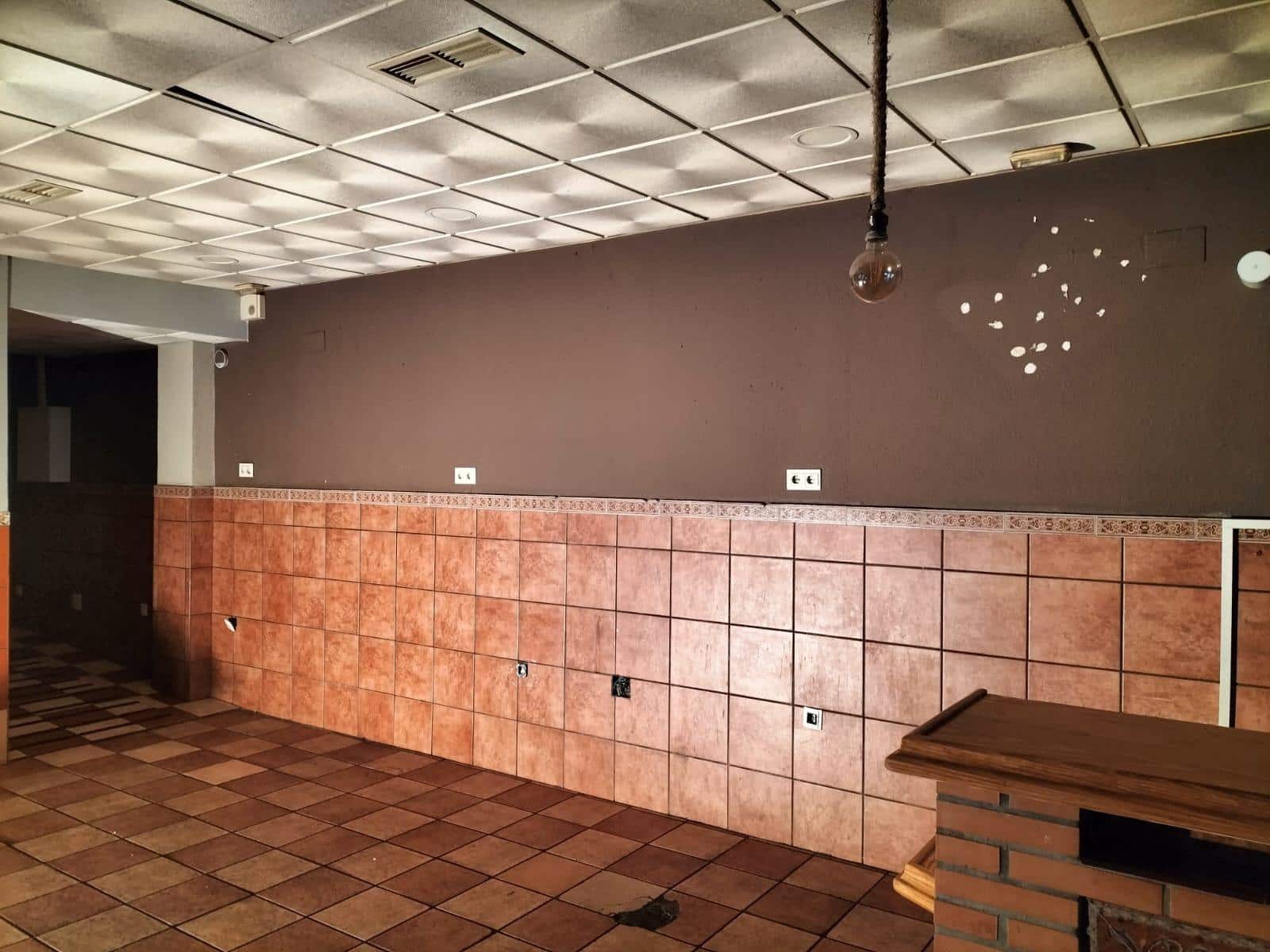 Erhverv til salg i Sevilla by - € 300.000 (Ref: 8576905)