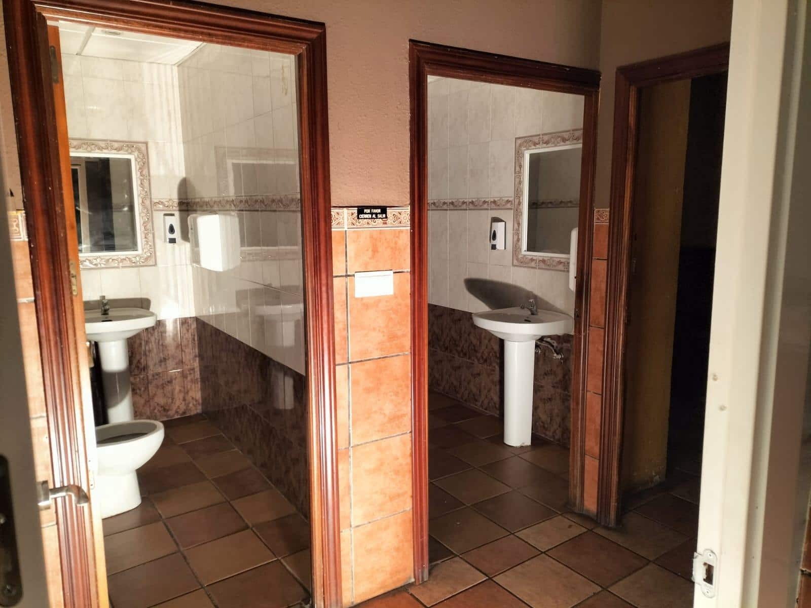 Erhverv til salg i Sevilla by - € 300.000 (Ref: 8576905)