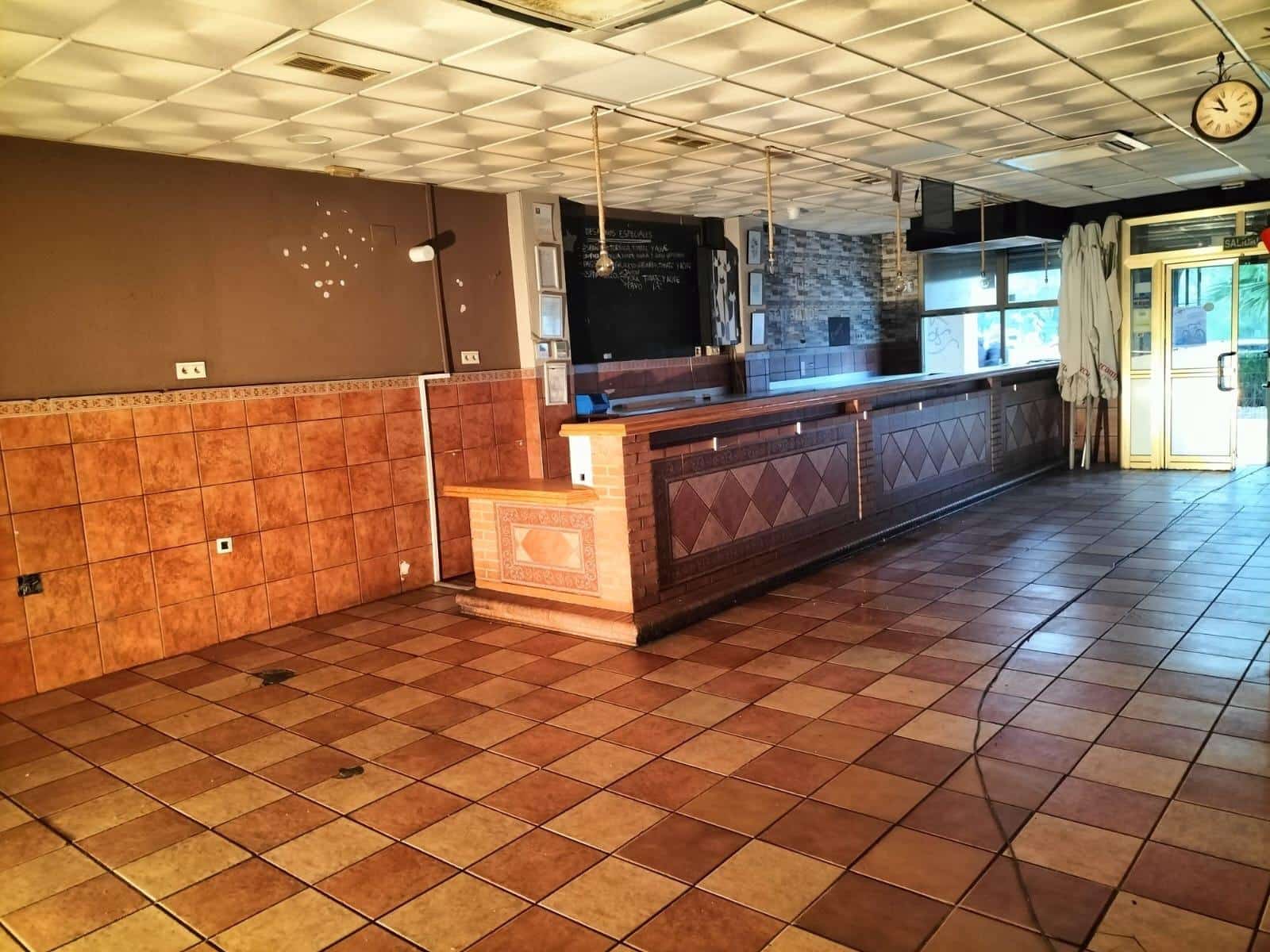 Erhverv til salg i Sevilla by - € 300.000 (Ref: 8576905)