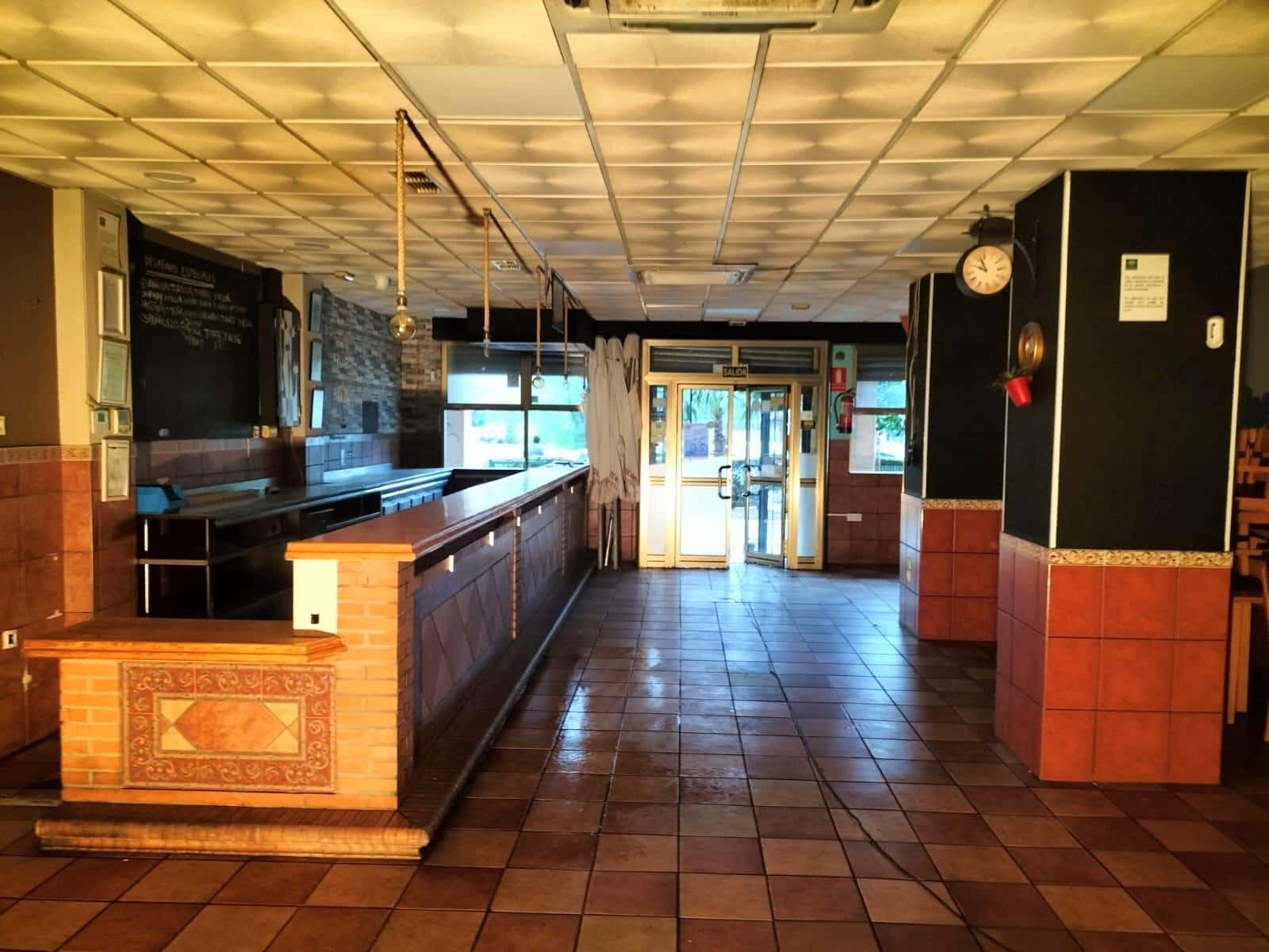 Erhverv til salg i Sevilla by - € 300.000 (Ref: 8576905)