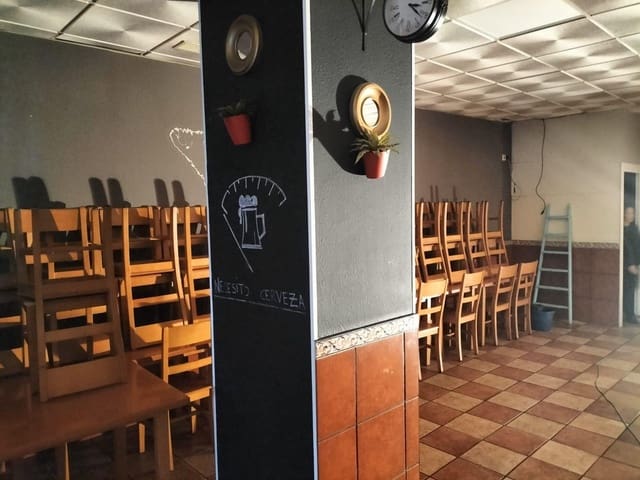 Erhverv til salg i Sevilla by - € 300.000 (Ref: 8576905)