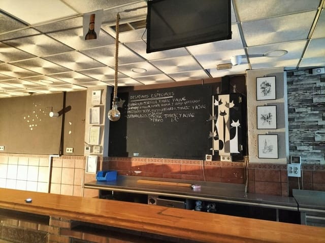 Erhverv til salg i Sevilla by - € 300.000 (Ref: 8576905)