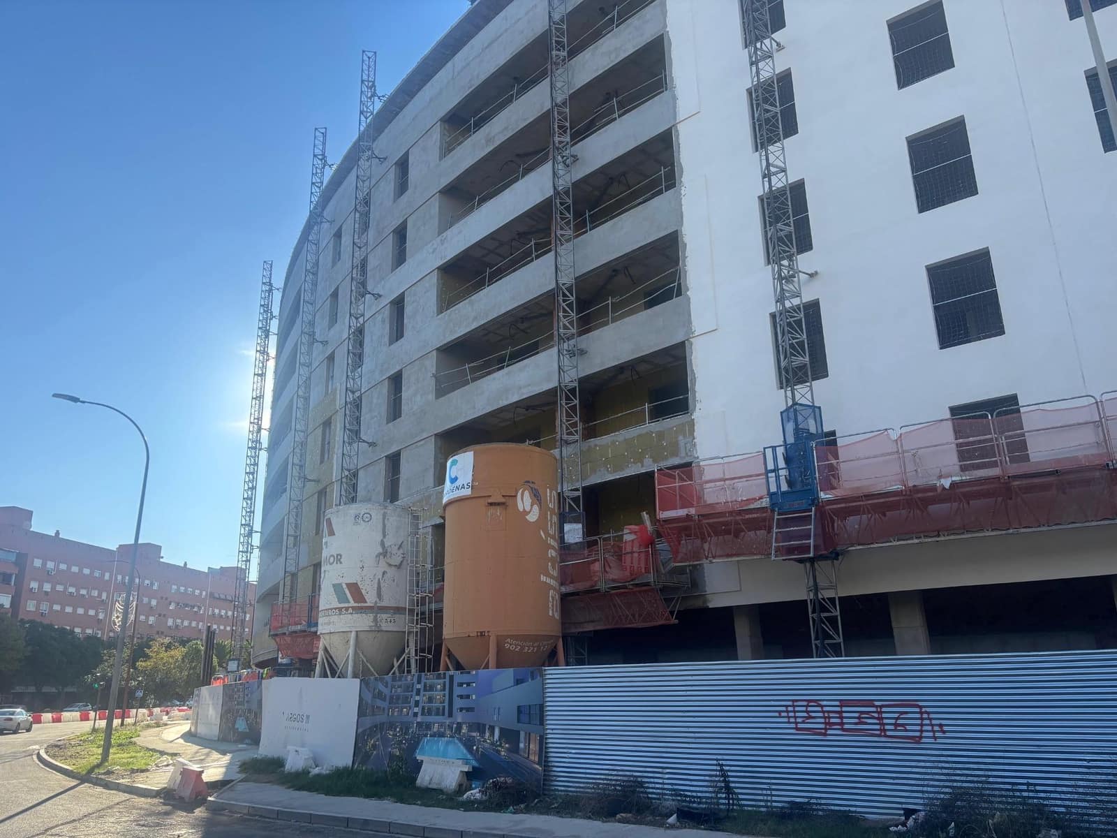 3 slaapkamer Commercieel te koop in Sevilla stad met zwembad - € 198.000 (Ref: 8605344)