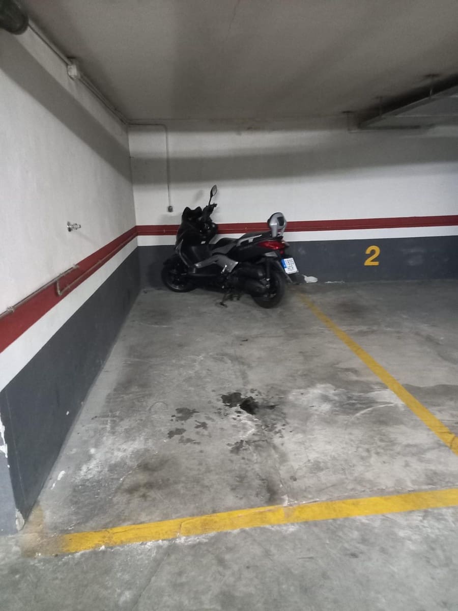 Garage til salg i Sevilla by - € 49.000 (Ref: 8610497)