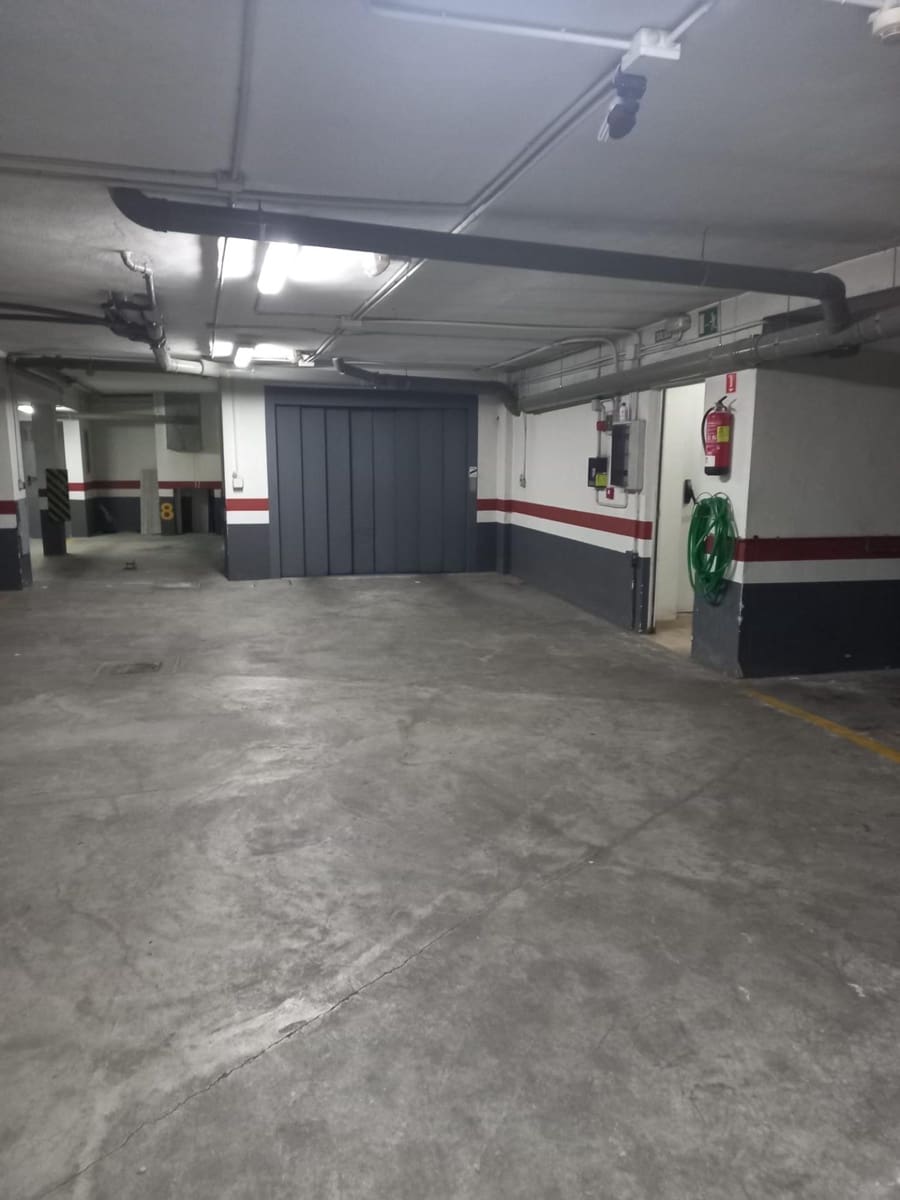 Garage til salg i Sevilla by - € 49.000 (Ref: 8610497)