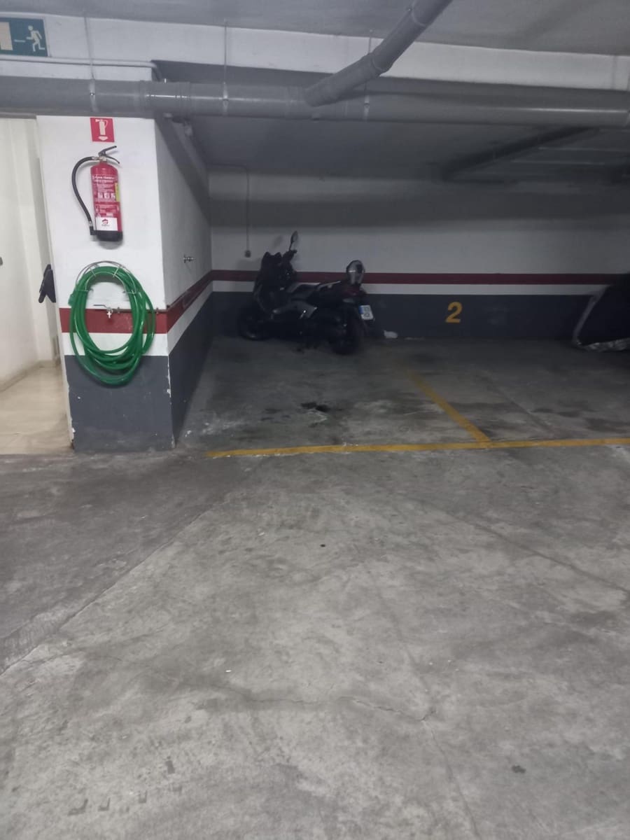 Garage til salg i Sevilla by - € 49.000 (Ref: 8610497)