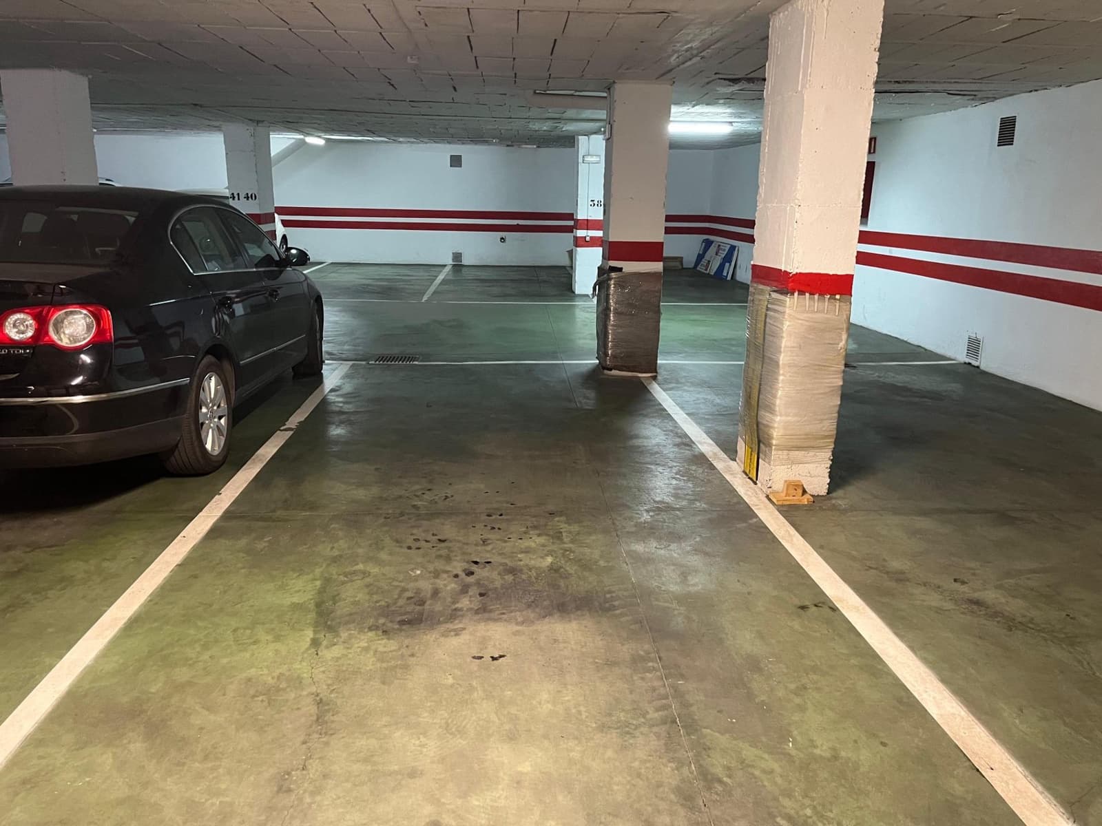 Garage til salg i Sevilla by - € 28.000 (Ref: 8636452)