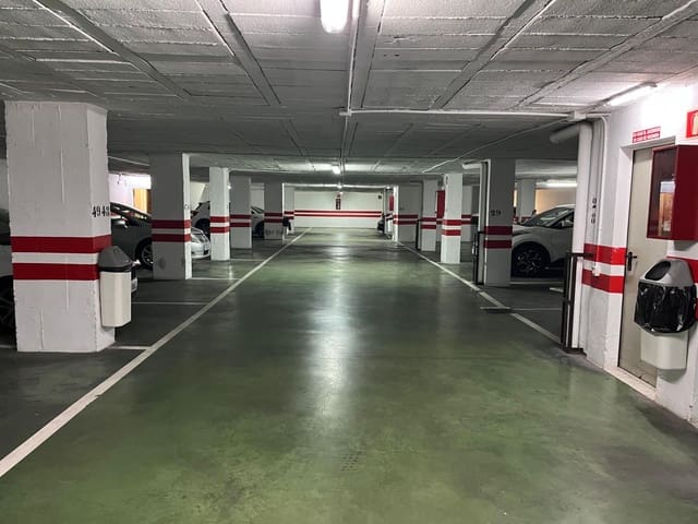 Garage for sale in Nervión, Seville city - € 28,000 (Ref: 8636452)