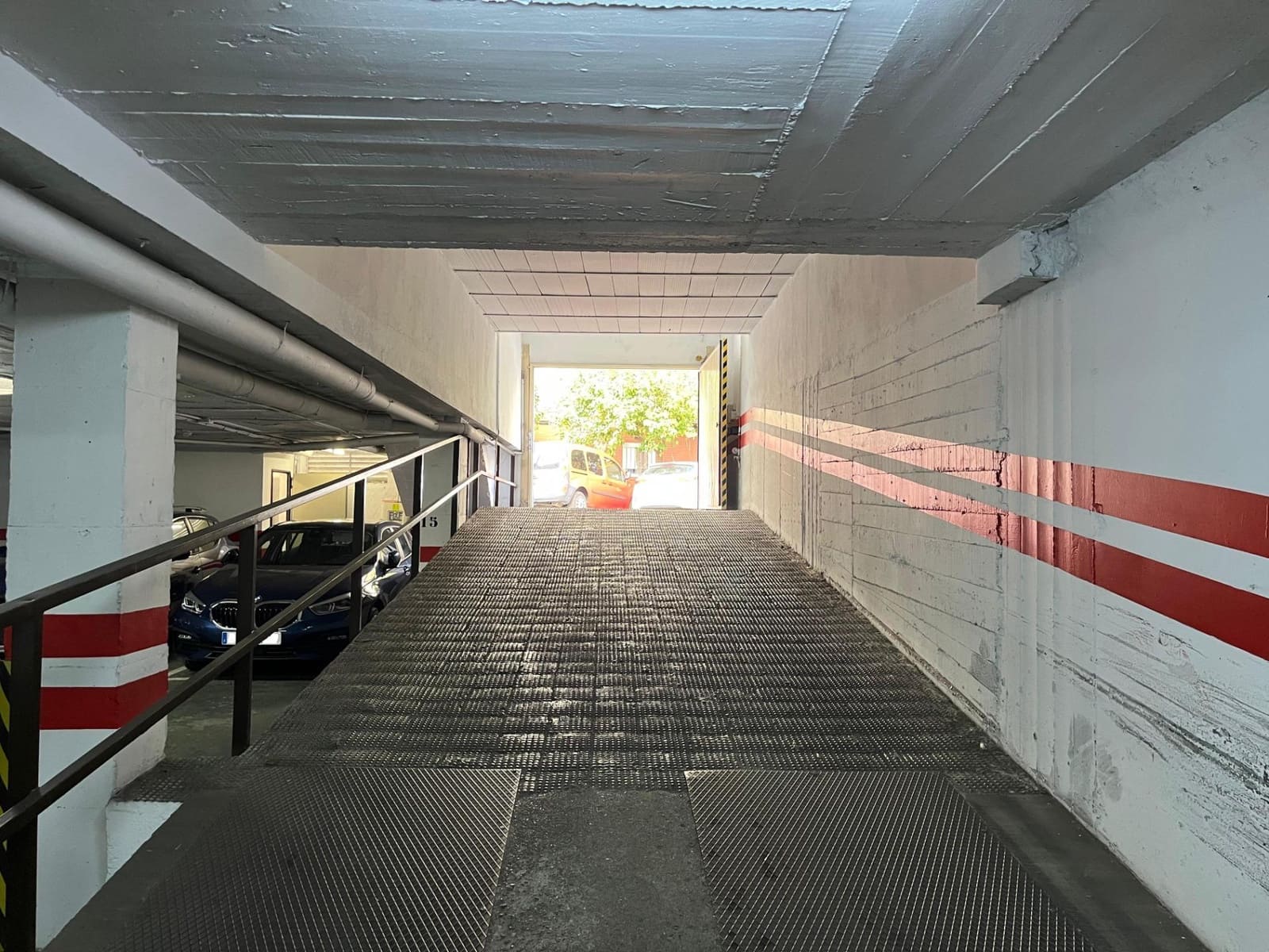 Garage til salg i Sevilla by - € 28.000 (Ref: 8636452)