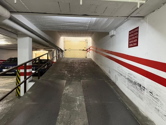 Garage for sale in Nervión, Seville city - € 28,000 (Ref: 8636452)