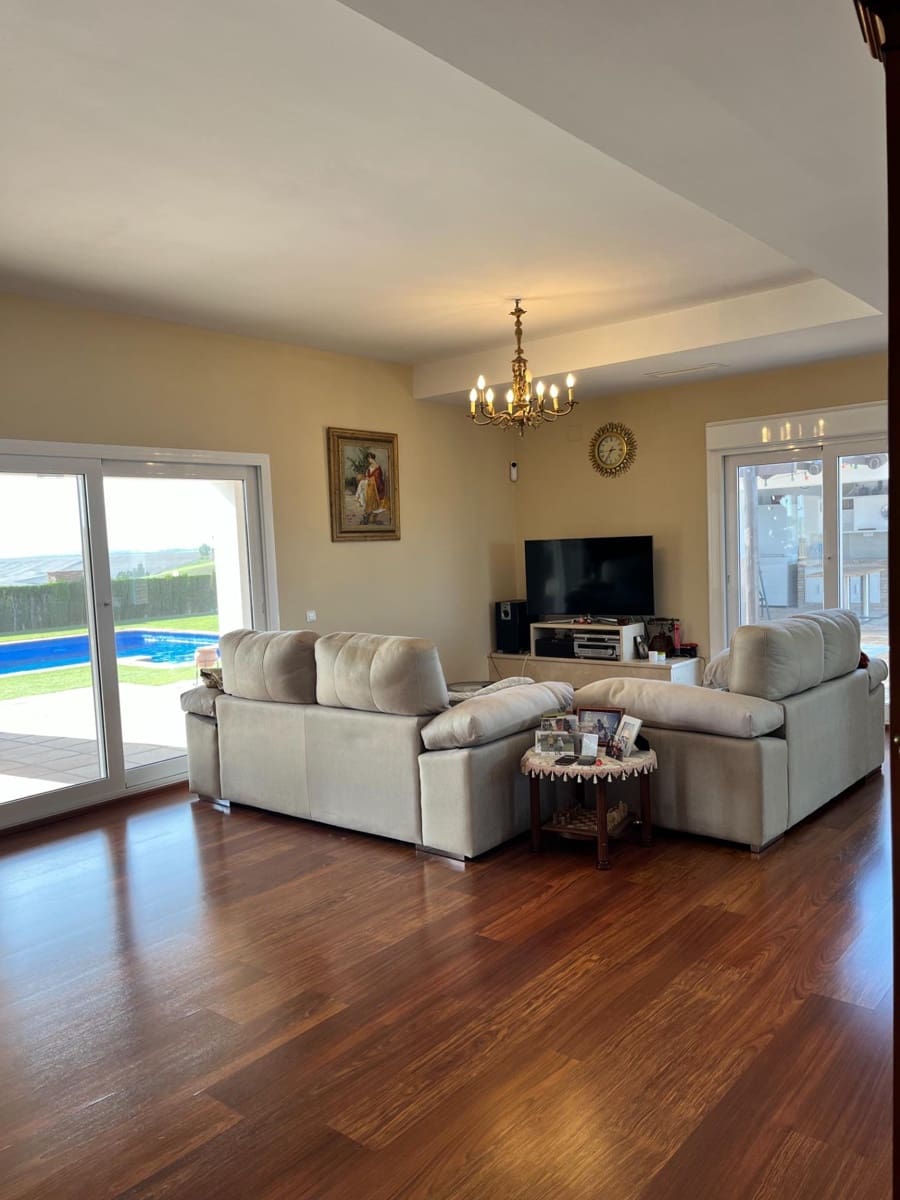 4 bedroom Villa for sale in Ecija with pool - € 700,000 (Ref: 8652177)