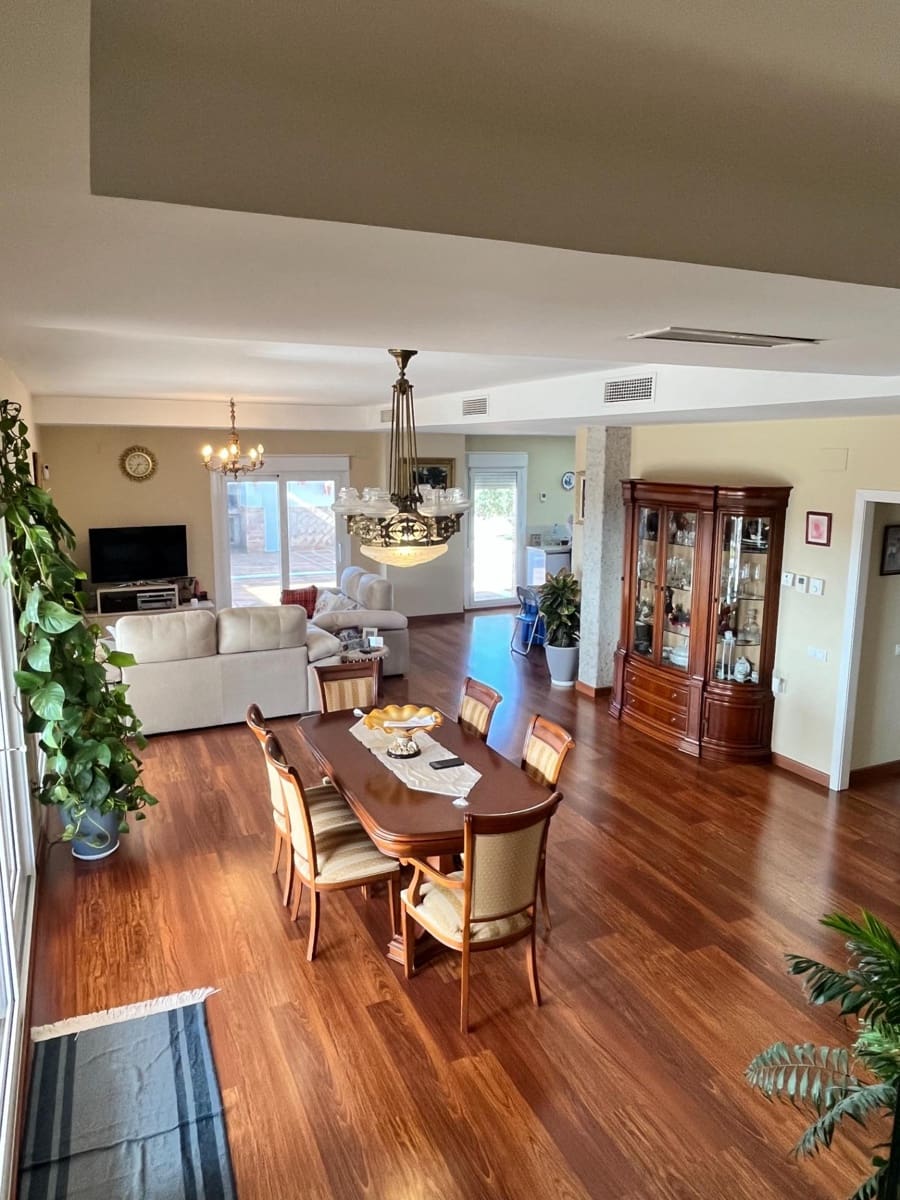 4 bedroom Villa for sale in Ecija with pool - € 700,000 (Ref: 8652177)