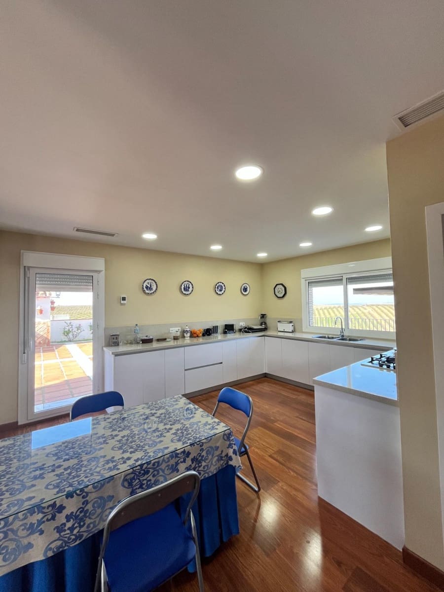 4 bedroom Villa for sale in Ecija with pool - € 700,000 (Ref: 8652177)