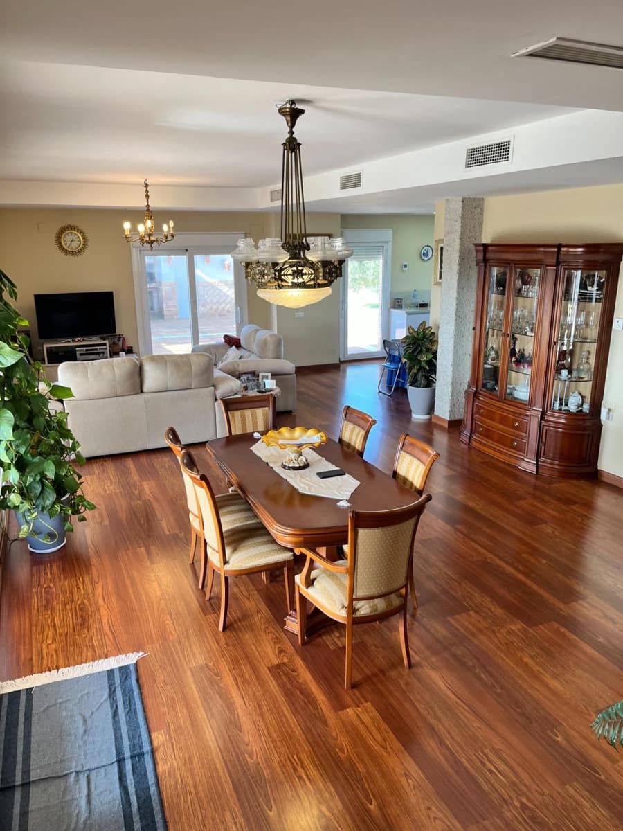 4 bedroom Villa for sale in Ecija with pool - € 700,000 (Ref: 8652177)