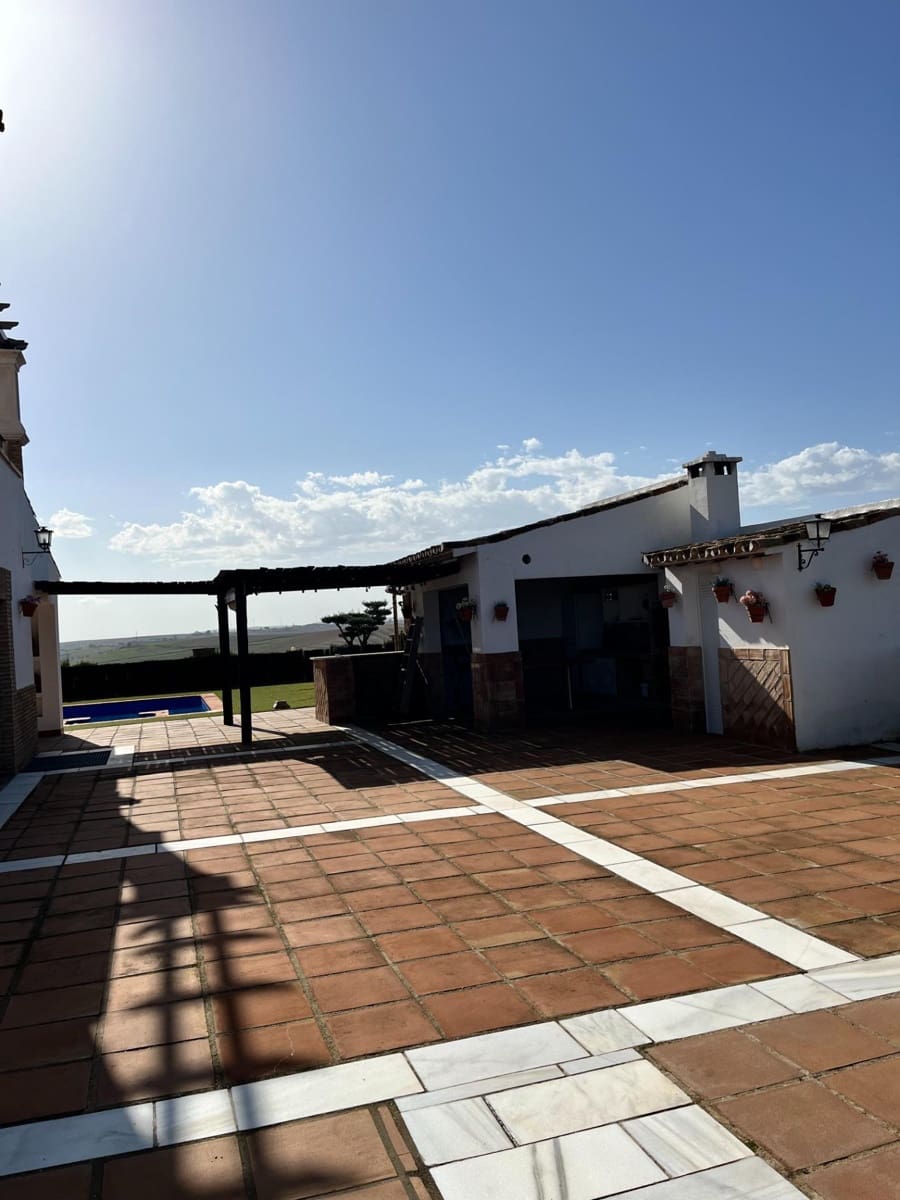 4 bedroom Villa for sale in Ecija with pool - € 700,000 (Ref: 8652177)