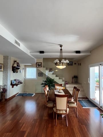 4 soveværelse Villa til salg i Ecija med swimmingpool - € 700.000 (Ref: 8652177)