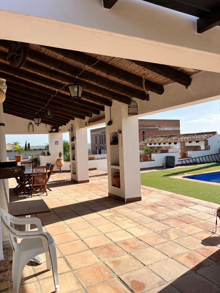4 bedroom Villa for sale in Ecija with pool - € 700,000 (Ref: 8652177)