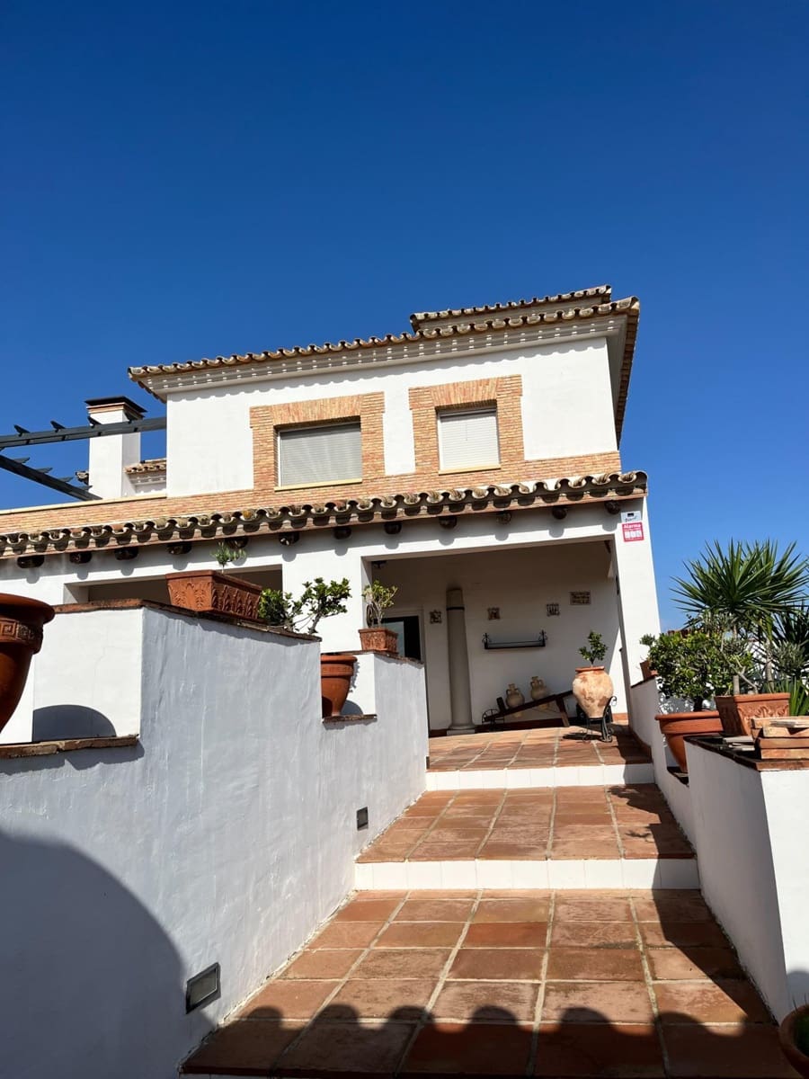 4 bedroom Villa for sale in Ecija with pool - € 700,000 (Ref: 8652177)