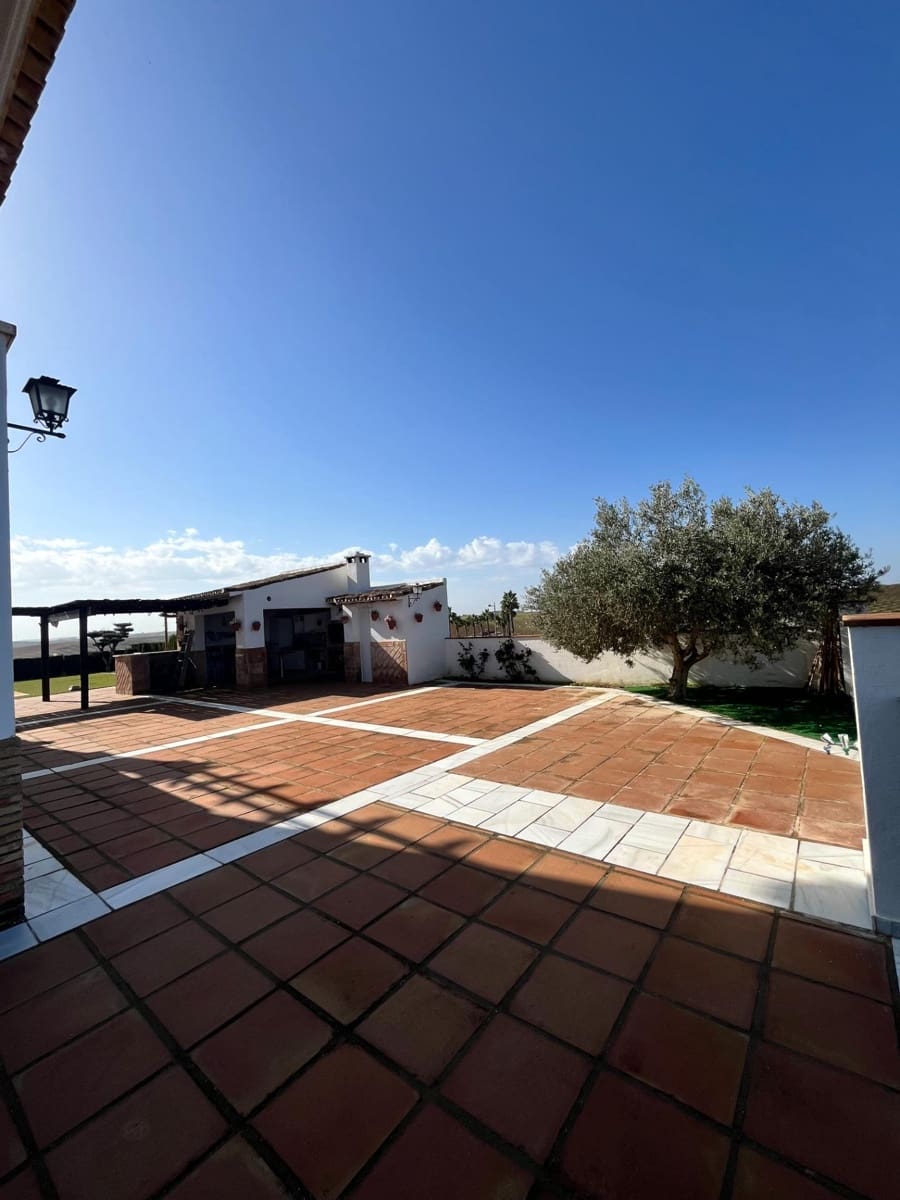 4 bedroom Villa for sale in Ecija with pool - € 700,000 (Ref: 8652177)