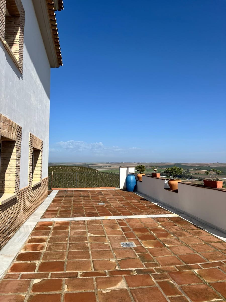 4 bedroom Villa for sale in Ecija with pool - € 700,000 (Ref: 8652177)