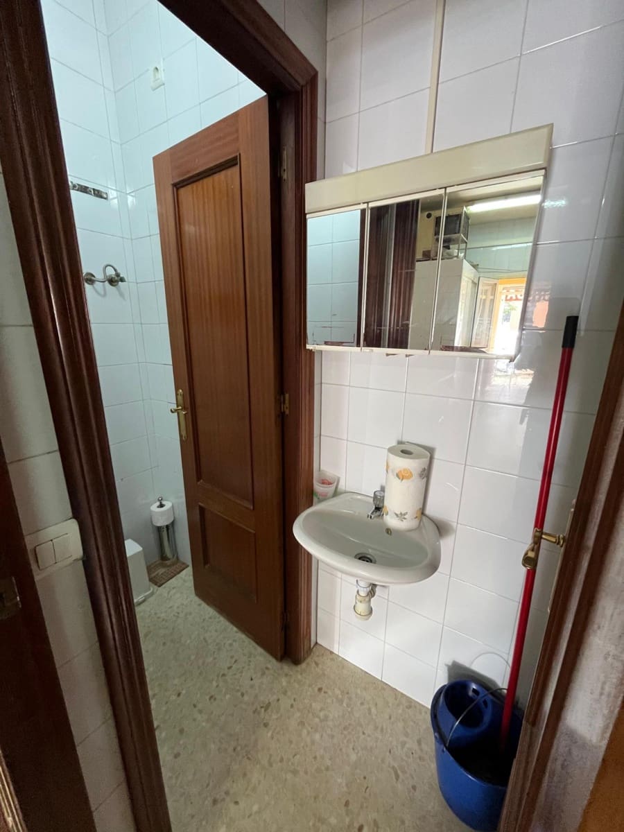 Erhverv til salg i Camas - € 80.000 (Ref: 8670379)