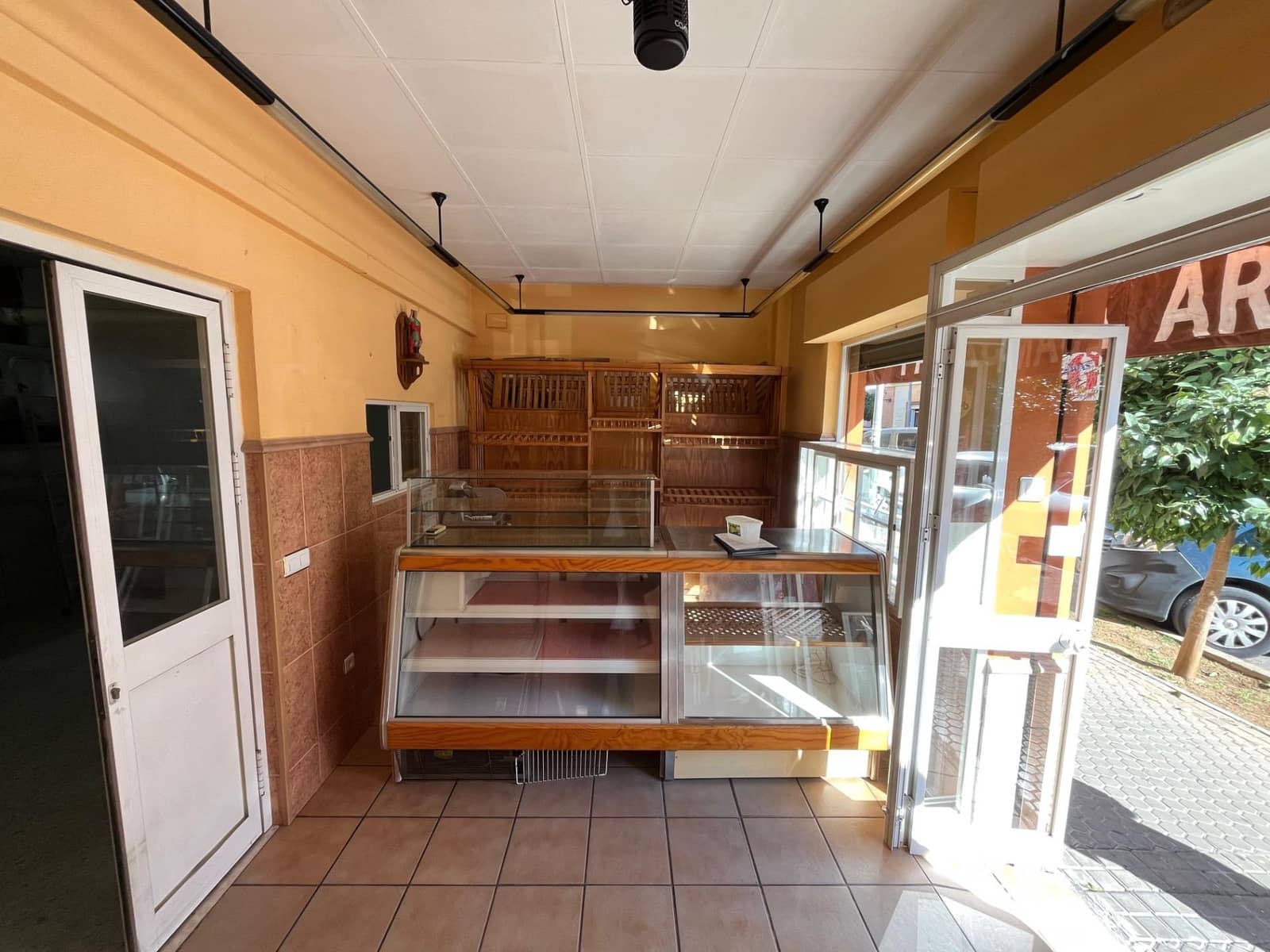 Erhverv til salg i Camas - € 80.000 (Ref: 8670379)